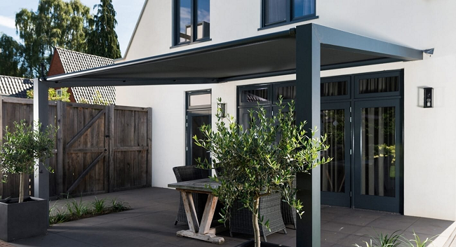 Doek overkapping in de tuin